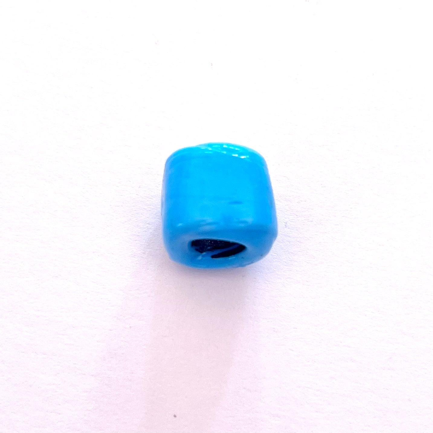 Glass cube bead